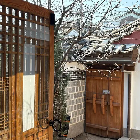 Korea Premium Hanok With Private Jacuzzi In Bukchon Village Near Gyeongbokgung, Gwanghwamun, Jongno, Seoul