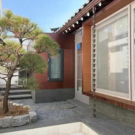 Korea Premium Hanok With Private Jacuzzi In Bukchon Village Near Gyeongbokgung, Gwanghwamun, Jongno, Seoul