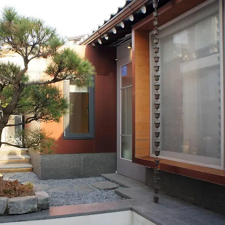 Korea Premium Hanok With Private Jacuzzi In Bukchon Village Near Gyeongbokgung, Gwanghwamun, Jongno, Seoul