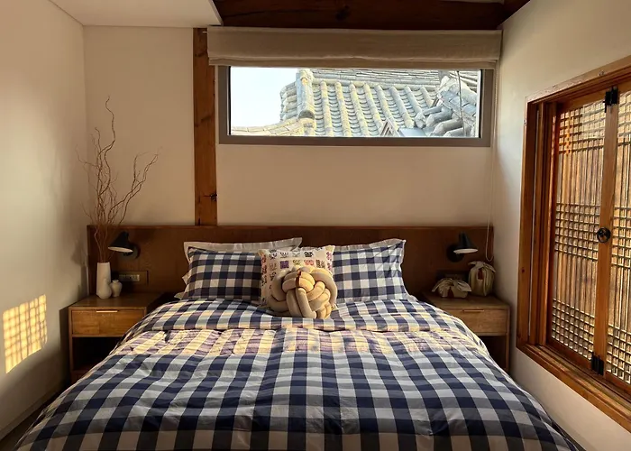 Korea Premium Hanok With Private Jacuzzi In Bukchon Village Near Gyeongbokgung, Gwanghwamun, Jongno, *