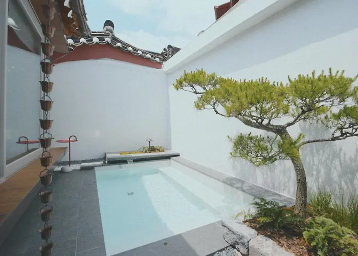 B&B Korea Premium Hanok With Private Jacuzzi In Bukchon Village Near Gyeongbokgung, Gwanghwamun, Jongno, 서울특별시