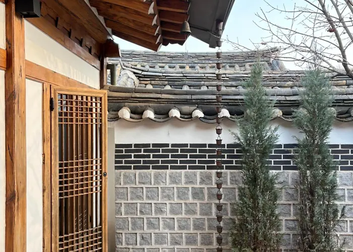 Korea Premium Hanok With Private Jacuzzi In Bukchon Village Near Gyeongbokgung, Gwanghwamun, Jongno, B&B