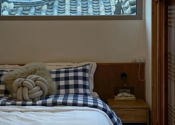 Korea Premium Hanok With Private Jacuzzi In Bukchon Village Near Gyeongbokgung, Gwanghwamun, Jongno, B&B 서울특별시
