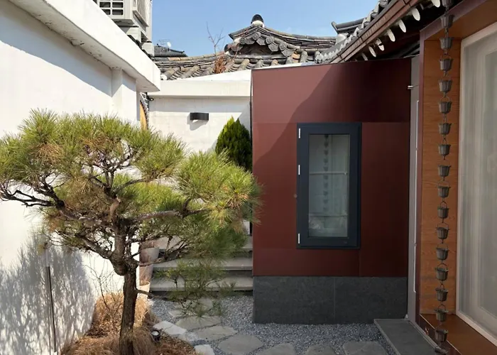 Korea Premium Hanok With Private Jacuzzi In Bukchon Village Near Gyeongbokgung, Gwanghwamun, Jongno, * 서울특별시
