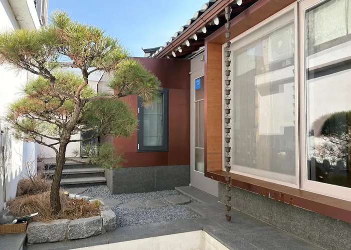 B&B Korea Premium Hanok With Private Jacuzzi In Bukchon Village Near Gyeongbokgung, Gwanghwamun, Jongno, 서울특별시