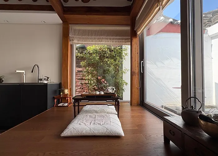 Korea Premium Hanok With Private Jacuzzi In Bukchon Village Near Gyeongbokgung, Gwanghwamun, Jongno, * 서울특별시