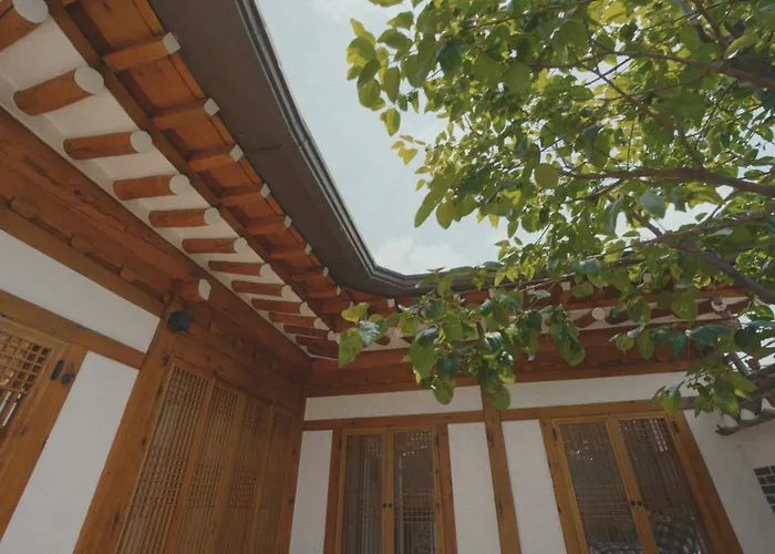 B&B Korea Premium Hanok With Private Jacuzzi In Bukchon Village Near Gyeongbokgung, Gwanghwamun, Jongno, 서울특별시