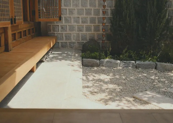 Korea Premium Hanok With Private Jacuzzi In Bukchon Village Near Gyeongbokgung, Gwanghwamun, Jongno, B&B 서울특별시