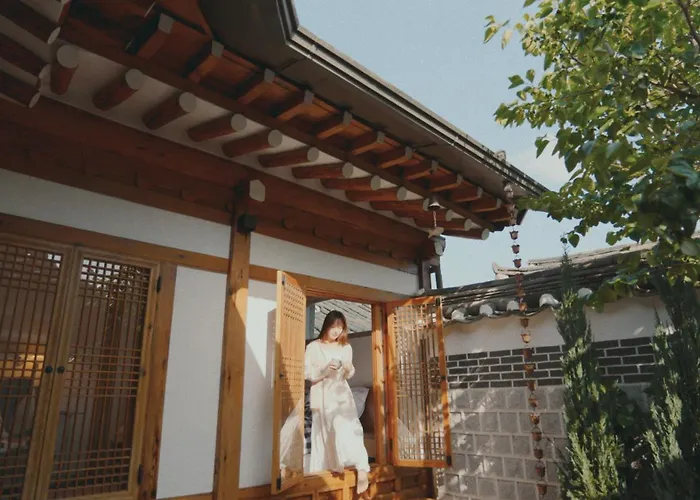 Korea Premium Hanok With Private Jacuzzi In Bukchon Village Near Gyeongbokgung, Gwanghwamun, Jongno, 서울특별시