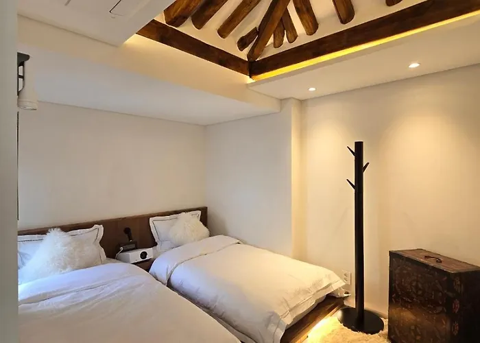 Korea Premium Hanok With Private Jacuzzi In Bukchon Village Near Gyeongbokgung, Gwanghwamun, Jongno, *