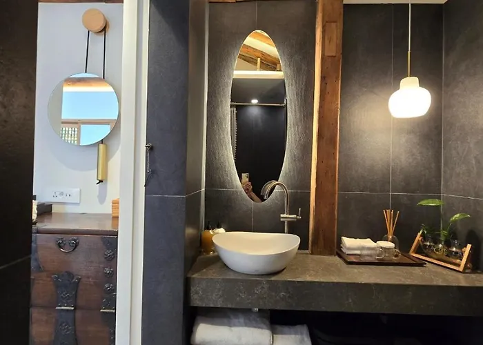 Korea Premium Hanok With Private Jacuzzi In Bukchon Village Near Gyeongbokgung, Gwanghwamun, Jongno, B&B 서울특별시