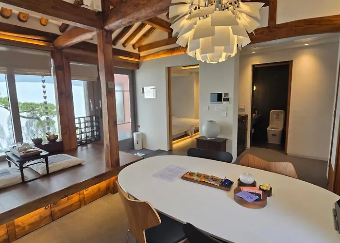B&B Korea Premium Hanok With Private Jacuzzi In Bukchon Village Near Gyeongbokgung, Gwanghwamun, Jongno, *