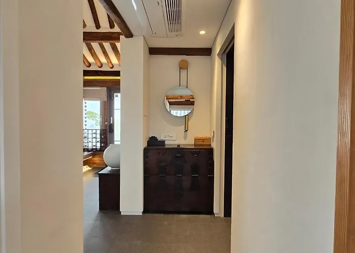 B&B Korea Premium Hanok With Private Jacuzzi In Bukchon Village Near Gyeongbokgung, Gwanghwamun, Jongno, 서울특별시