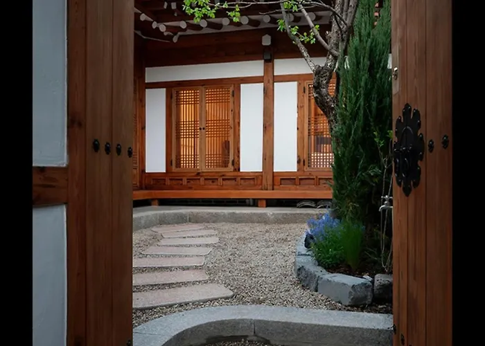 Korea Premium Hanok With Private Jacuzzi In Bukchon Village Near Gyeongbokgung, Gwanghwamun, Jongno,
