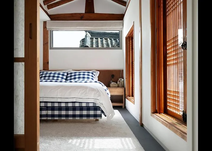 Korea Premium Hanok With Private Jacuzzi In Bukchon Village Near Gyeongbokgung, Gwanghwamun, Jongno,