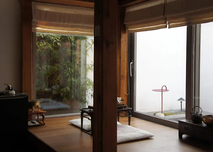 Korea Premium Hanok With Private Jacuzzi In Bukchon Village Near Gyeongbokgung, Gwanghwamun, Jongno,