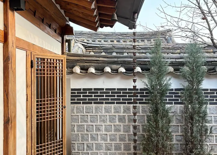 Korea Premium Hanok With Private Jacuzzi In Bukchon Village Near Gyeongbokgung, Gwanghwamun, Jongno, Seúl