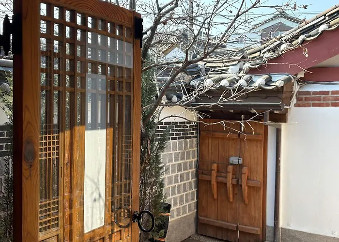 Korea Premium Hanok With Private Jacuzzi In Bukchon Village Near Gyeongbokgung, Gwanghwamun, Jongno, * Seúl