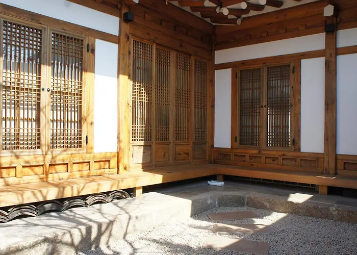 Korea Premium Hanok With Private Jacuzzi In Bukchon Village Near Gyeongbokgung, Gwanghwamun, Jongno,