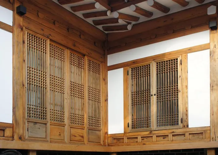 Korea Premium Hanok With Private Jacuzzi In Bukchon Village Near Gyeongbokgung, Gwanghwamun, Jongno,